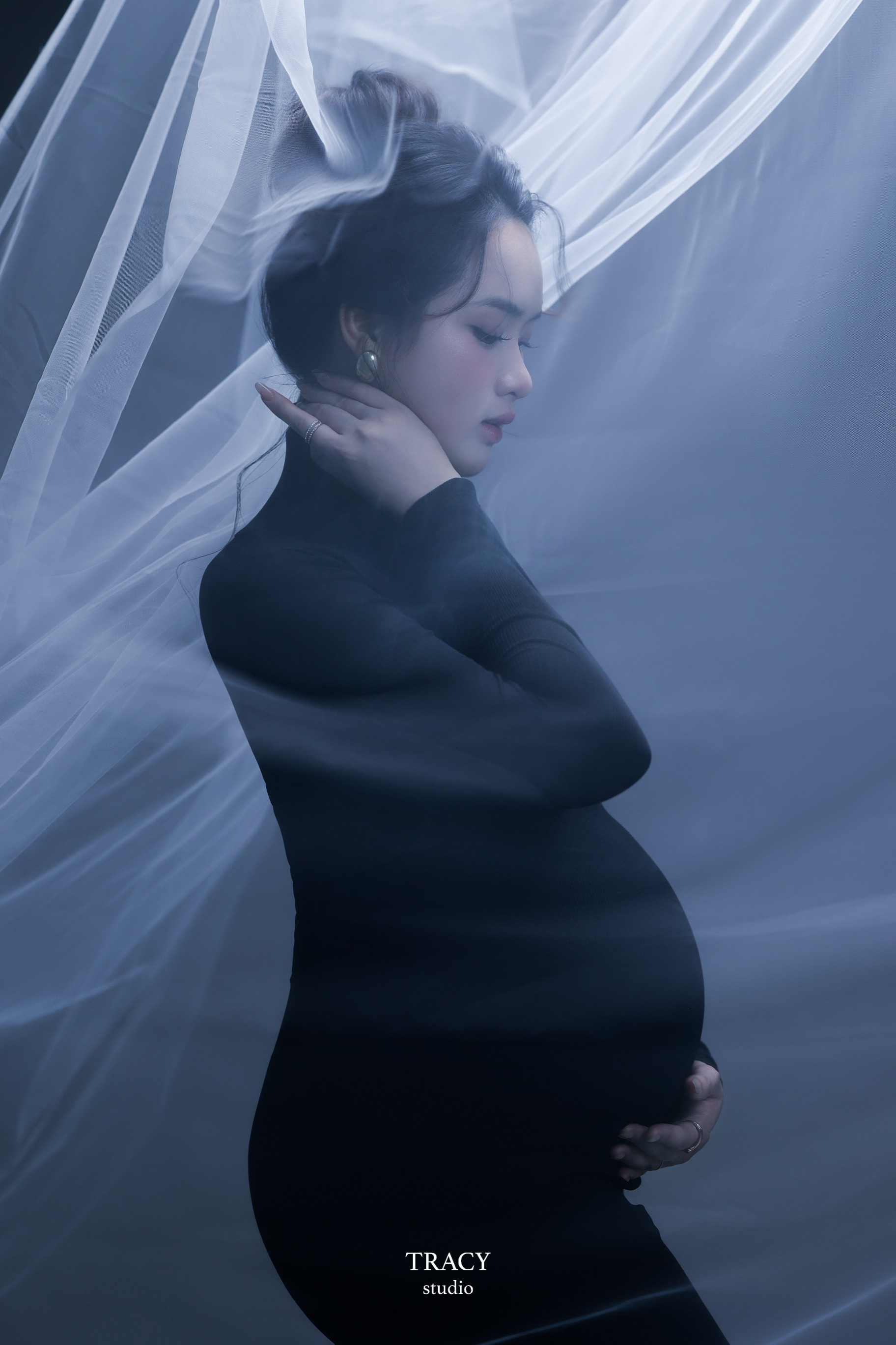 frontend/img/gallery/anh-bau/tracy-studio-chup-concept-bau-hoang-huong (1).jpg